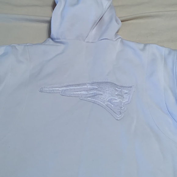 Women’s Patriots Sweatshirt - Picture 6 of 9